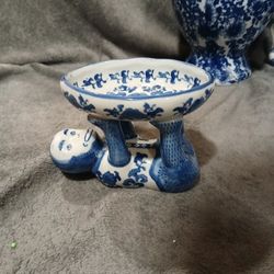 Chinoiserie Vintage blue & white monkey dish 5 1/2” tall‎ 8”long