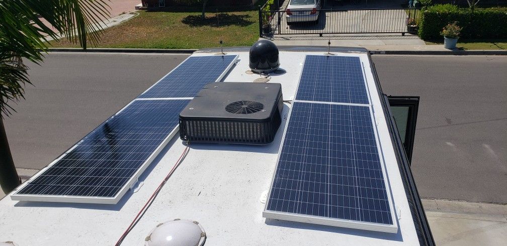 SOLAR PANEL RV MOTORHOME SYSTEM (INSTALLED)