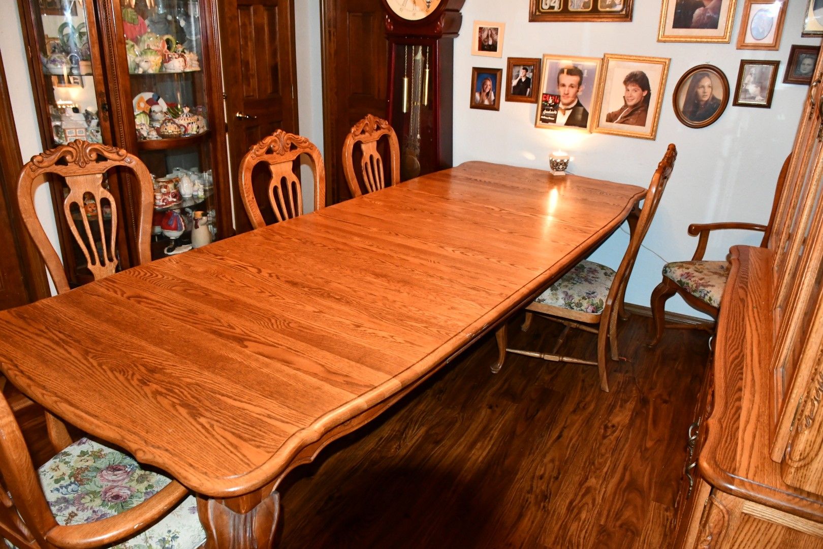Solid oak dining room set with China for Sale in Puyallup, WA OfferUp