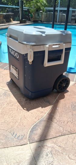 62QT Igloo MaxCold Ultra Latitude 58 Dolly Tote Roller Cooler marine boat ice chest box seat wheels