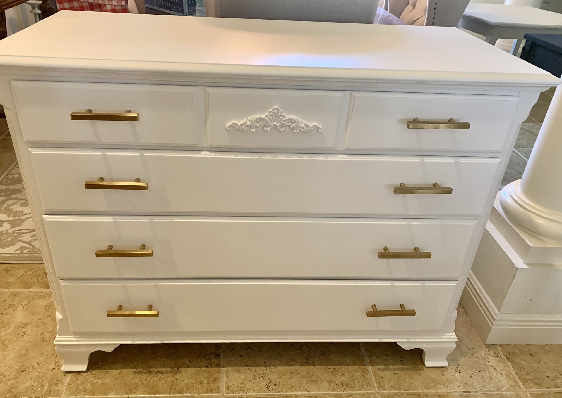 White 4 Drawer chest 