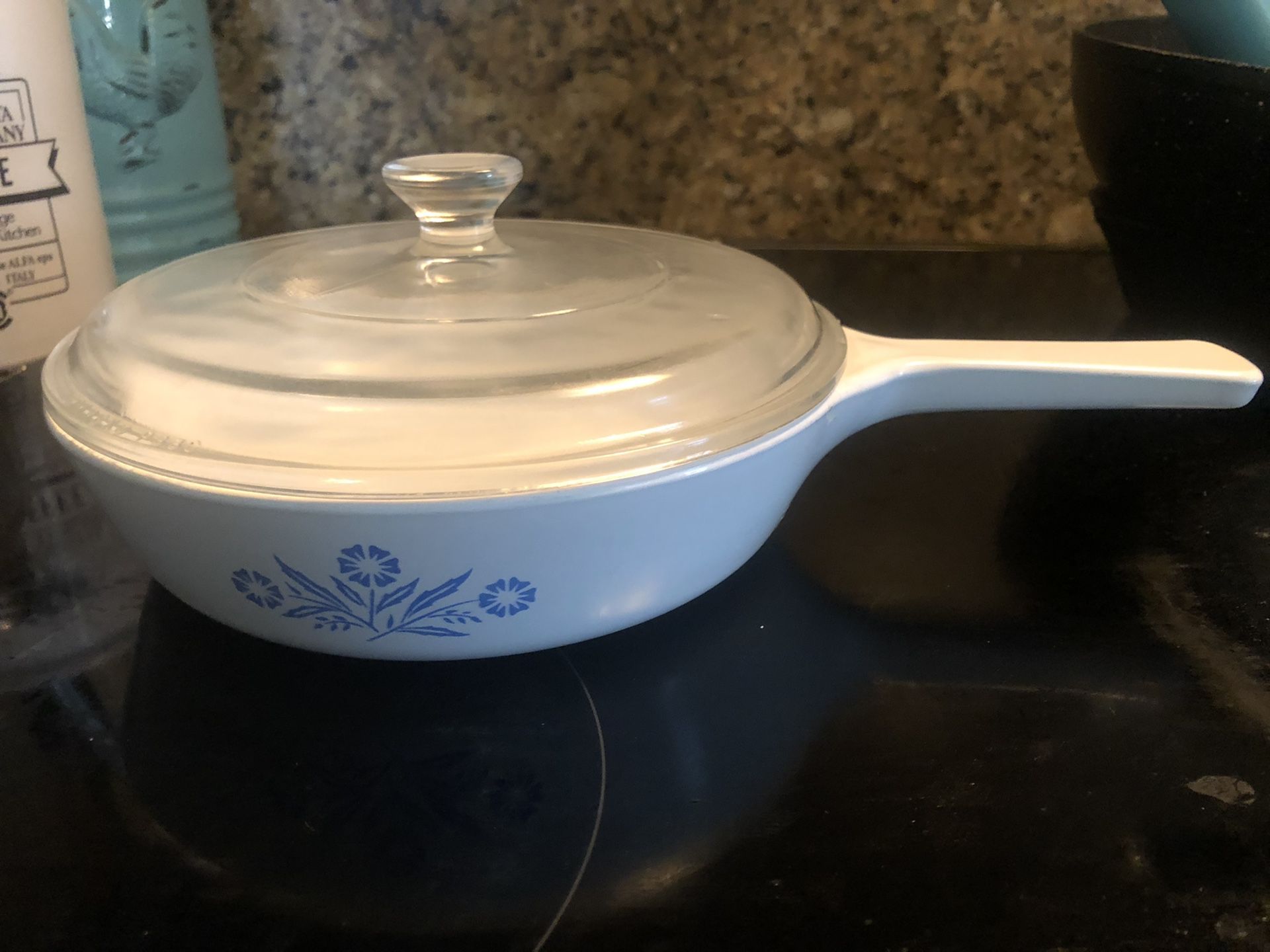 Vintage Pyrex pan with lid Corning Ware