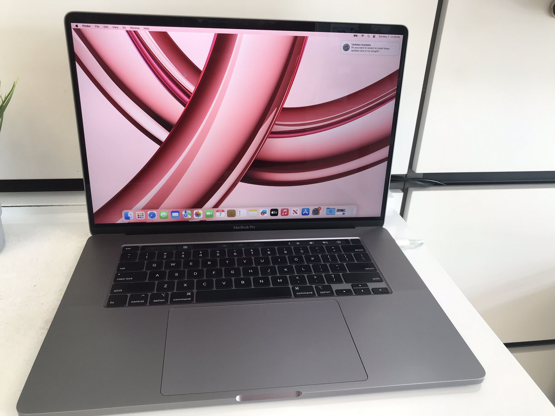 16” MacBook Pro Touch Bar 