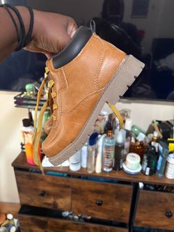 Boys shoes