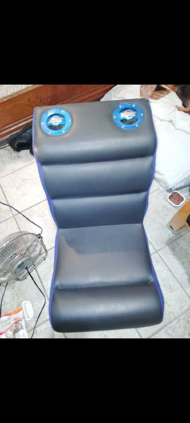 Pyramat PM220 Sound Rocker gaming chair
