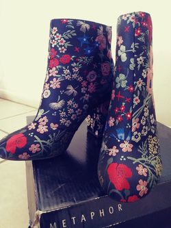 Flora booties