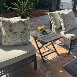 Five Piece Patio Set With Cover 