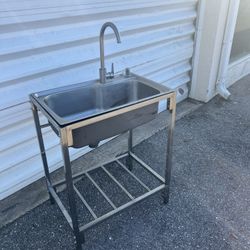 Stainless Steel Prep & Utility Restaurant Laundry Kitchen Garage Sink with Faucet! Faucet isn’t attached see pics. Good condition! 28x18x33in