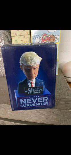 Trump “Never Surrender” bubble head