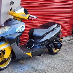 Running Bored Out To 200cc And Has A 1000 Watt And Ready To Ho Clean #