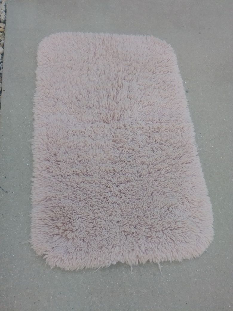 Light pink bathroom rug/bath mat