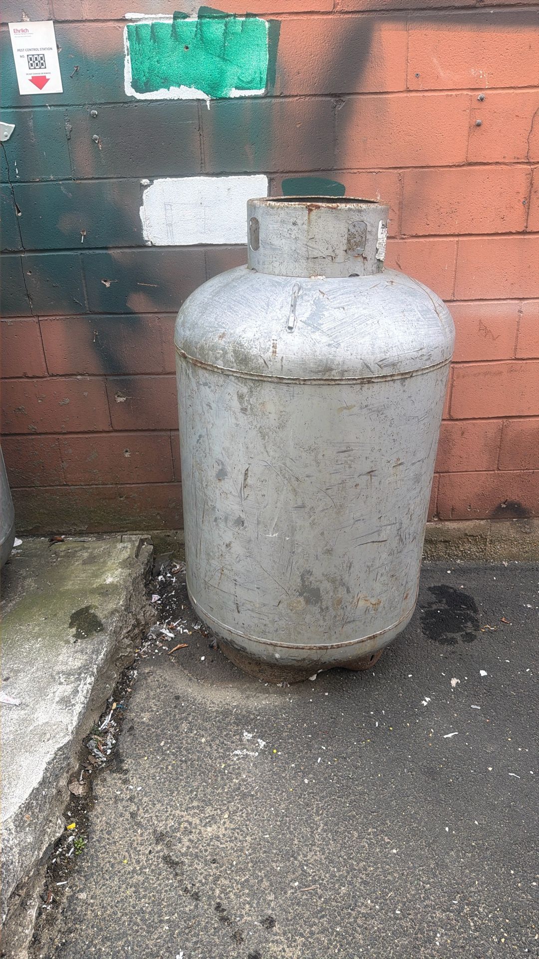 100 Gallons Propane Tank $900 OBO!!