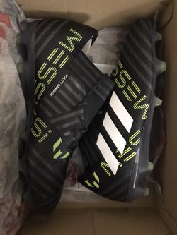 Size 8 men’s soccer cleats