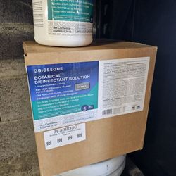 Bioesque Botanical Disinfectant Solution Cleaner (4-Gallon Case)