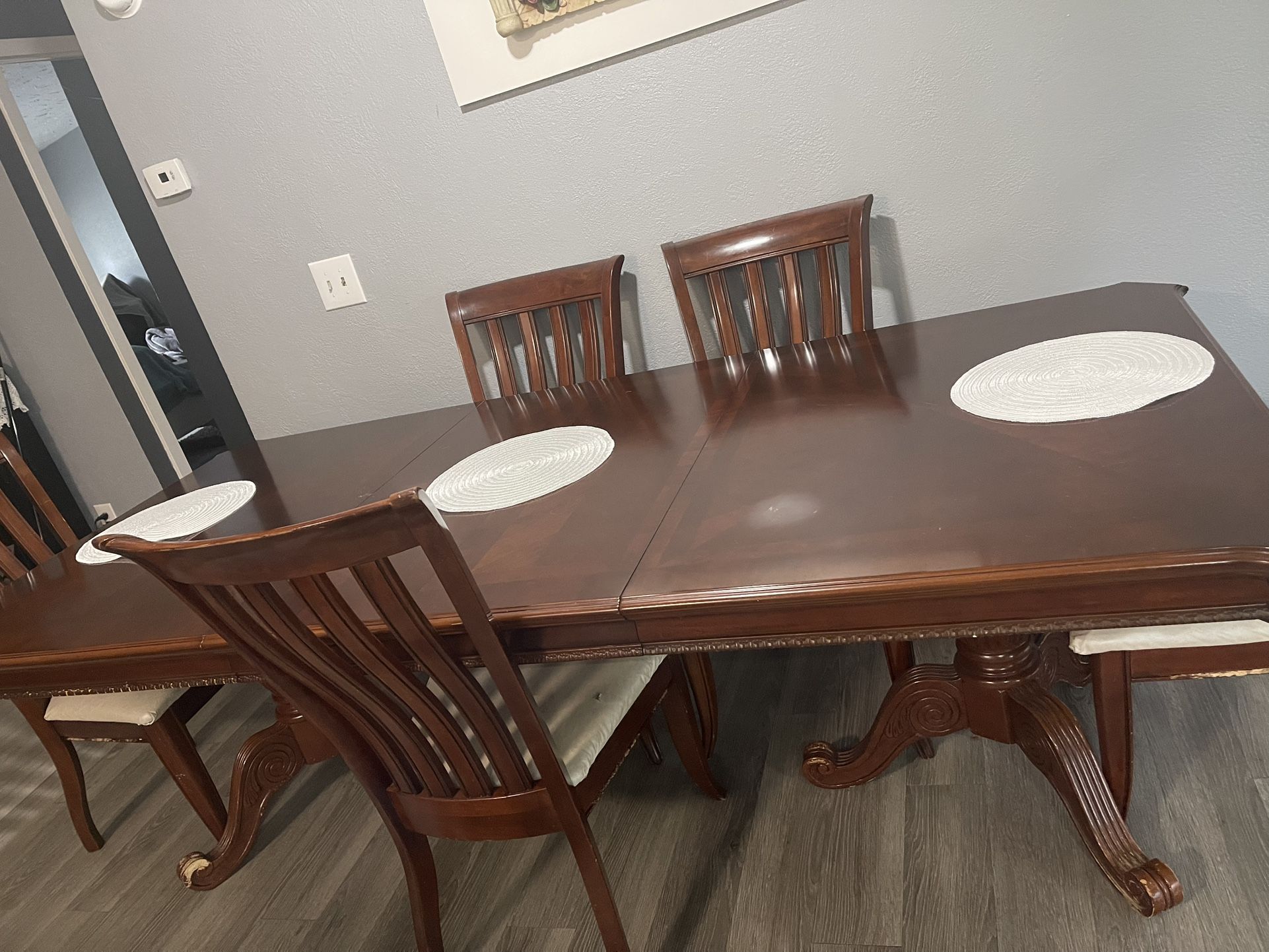 Selling Table/chairs