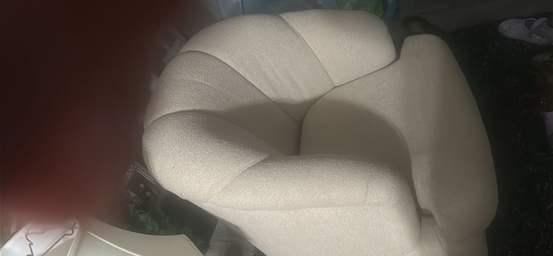 Shell Style Rotating Chair