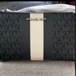 Michael Kors Large Size Wallet NWT Smartphone wallet • Logo-print canvas • 69% coated canvas/17% polyester/13% cotton/1% polyurethane • Trim: 100% lea