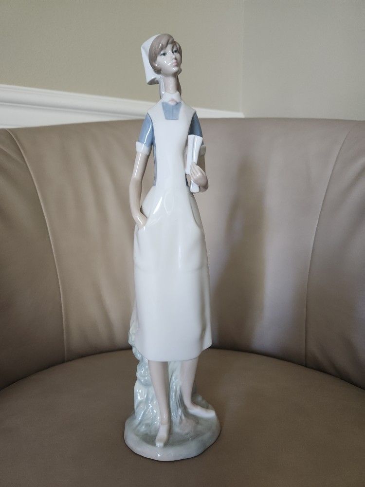 Lladro "Nurse With Charts" Figurine