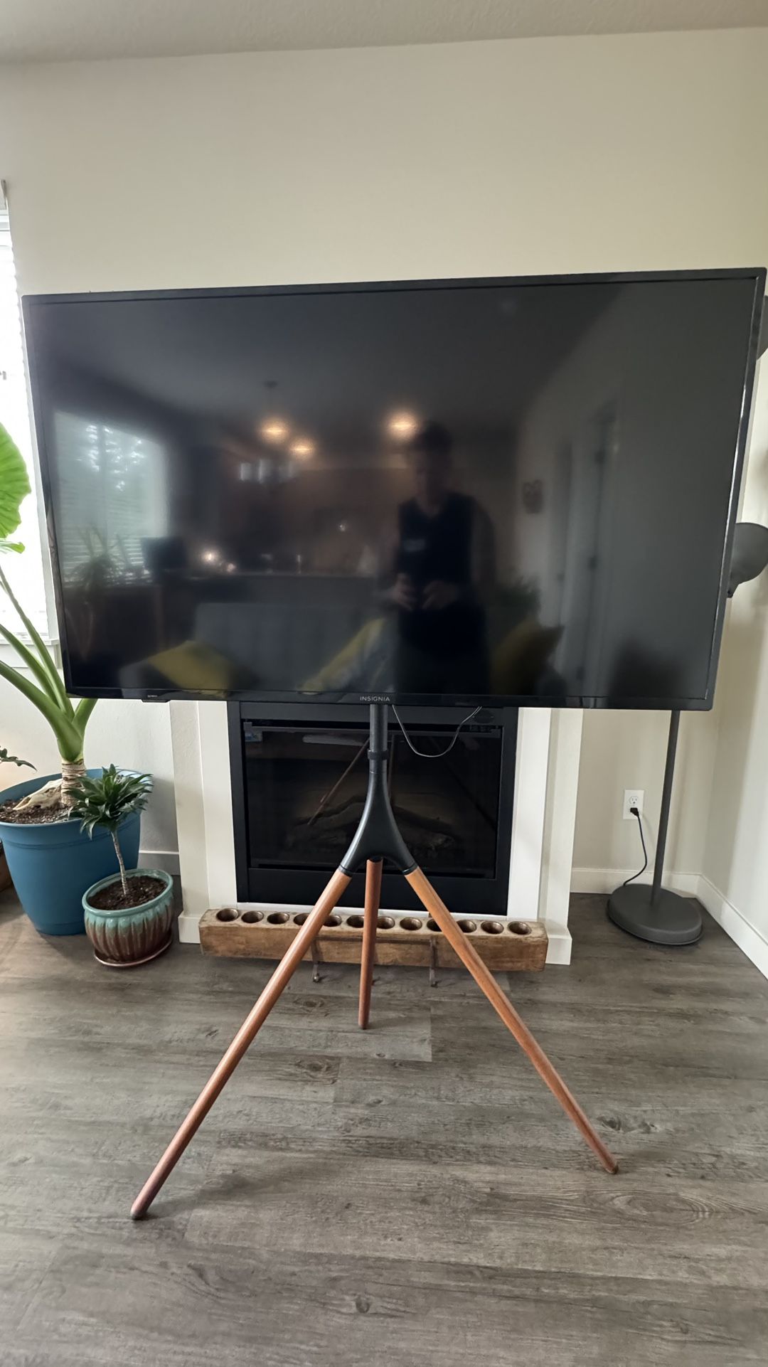 Vivo Tripod Tv Stand