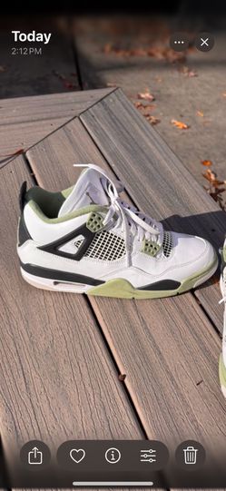 Women’s Air Jordan 4 Retro