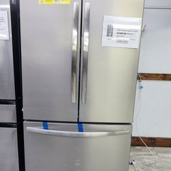 BRAND NEW 3 DOOR FRIGIDAIRE  REFRIGERATOR  WITH ICE AND WATER DISPENSER  1 YEAR WARRANTY  / 1 AÑO DE GARANTIA  POR ESCRITO 