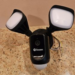 Floodlight Cam Wired Plus  NEW