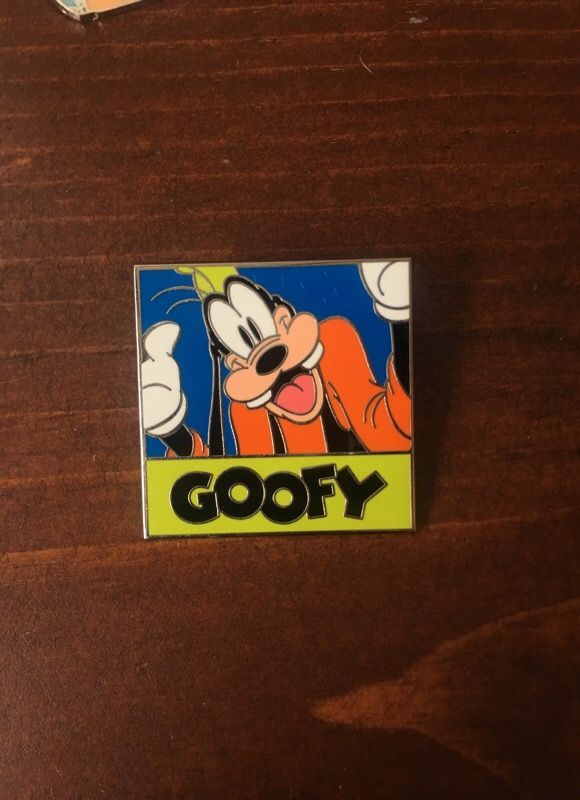 Goofy disney pin