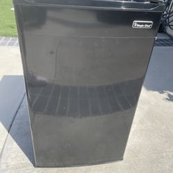 Magic chef Mini Fridge In Black