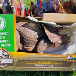 Jurassic World Habitat Defender Triceratops