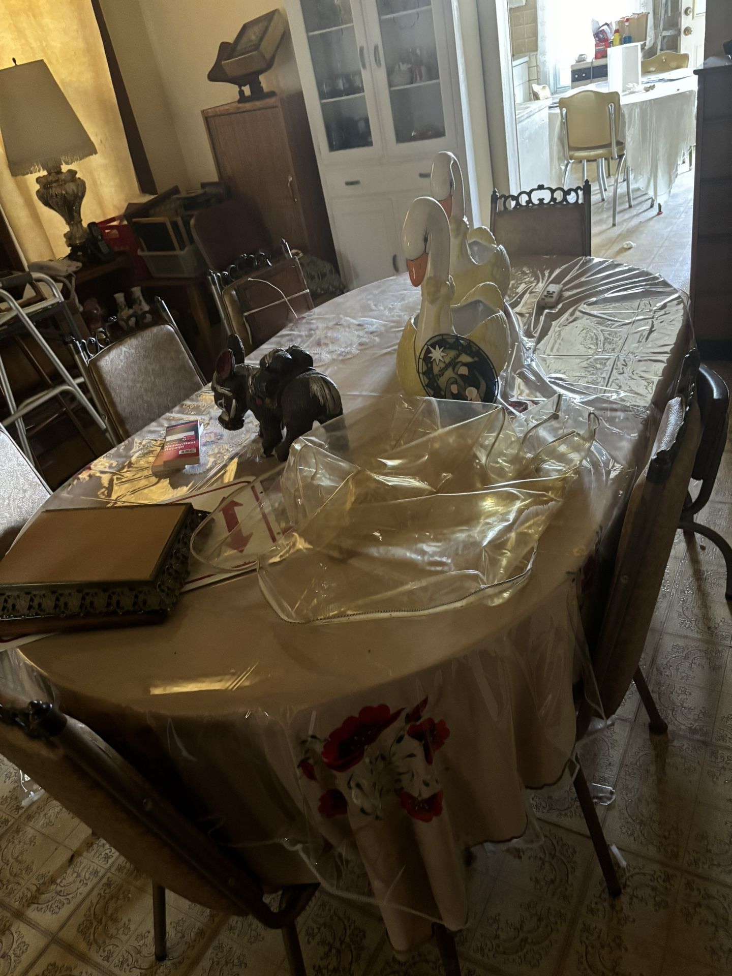 ***FREE*** Vintage Dining Room Table With Chairs **