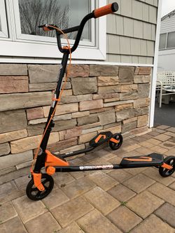Yvolution Y Fliker Carver C5 Wiggle 3-Wheel Kick Scooter Flicker