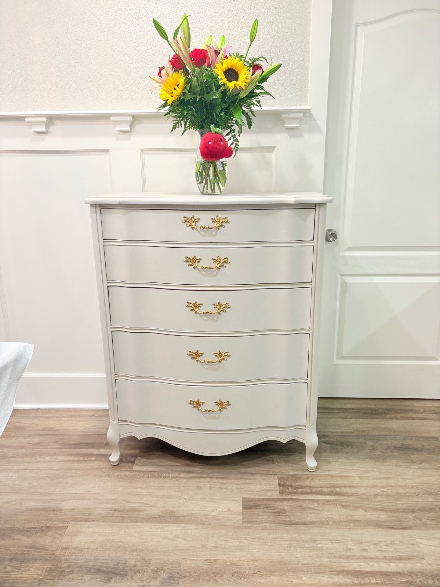 French Provincial Highboy Dresser with 5 drawers