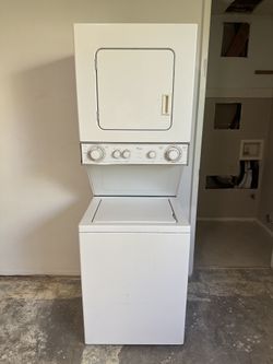 Whirlpool Gas Stacked Laundry Center