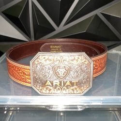 BEAUTIFUL BROWN ARIAT LEATHER BELT (NEW)