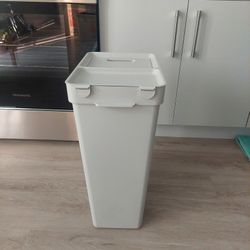 Ikea HÅLLBAR
Bin with lid, light gray, 9 gallon