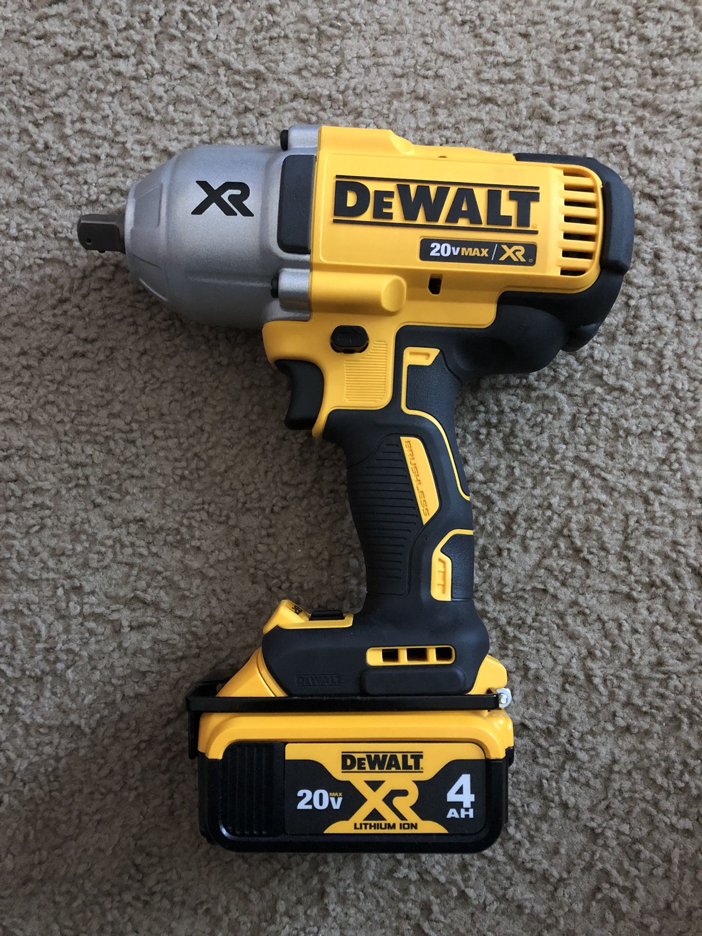 DeWalt DCF899 1/2 impact wrench Brushless motor (TOOL AND BATTERY)