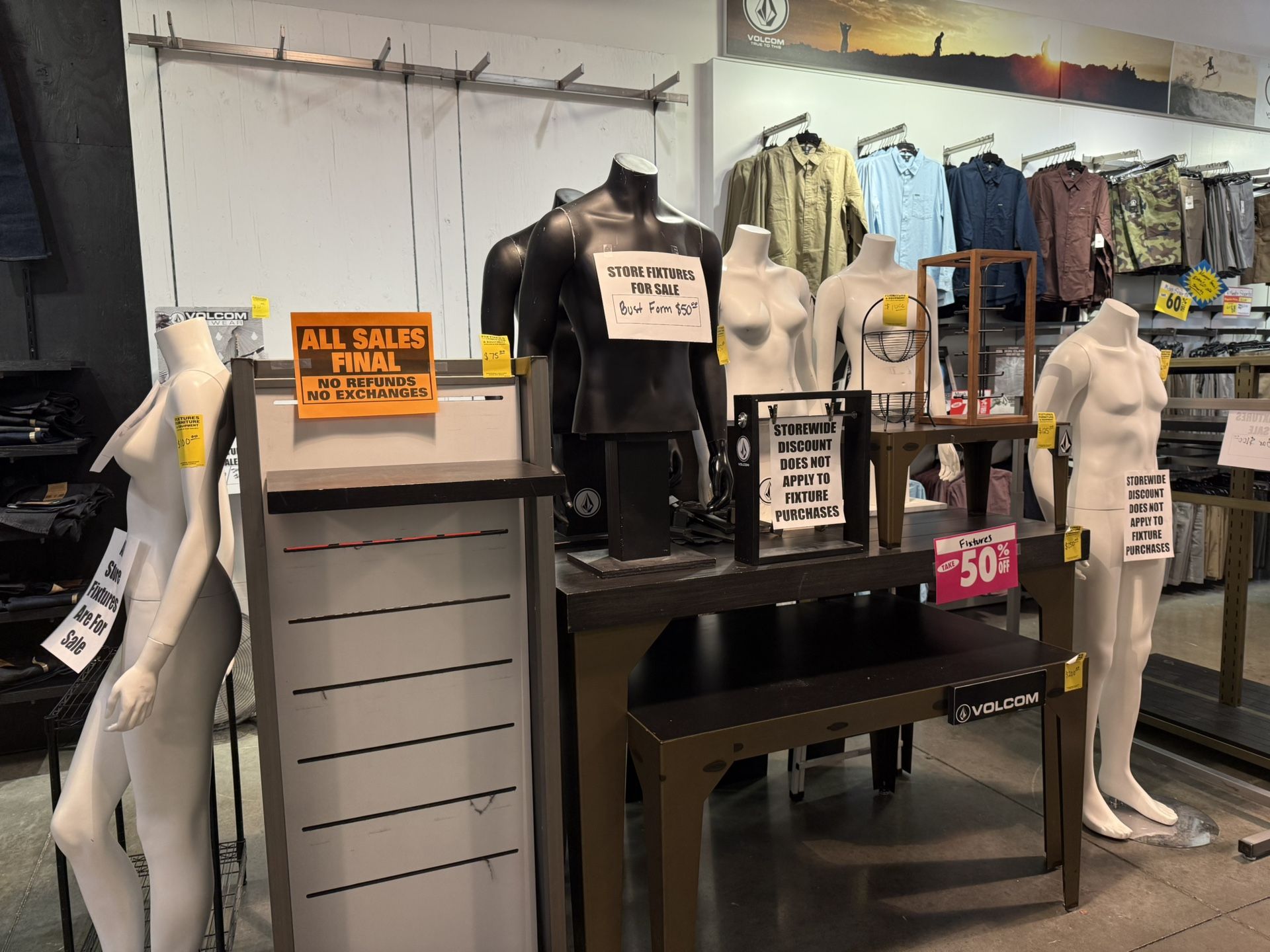 Volcom Outlet Livermore *Liquidation* 3218 Livermore Outlets Dr 94551