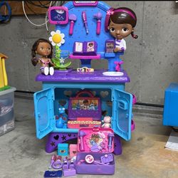 Doc Mcstuffins Medical Center Talks Lights Up 38 Inches Tall 24 Inches Long 