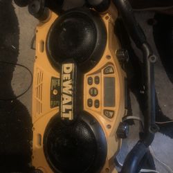 Dewalt Job site Radio And Battery Charger 18v And 7.2