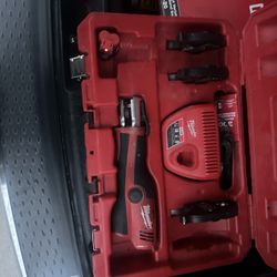 Milwaukee M12 Propress 