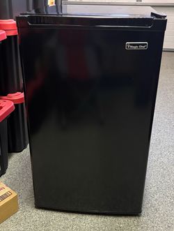 Magic Chef 4.4 cu ft Mini Fridge