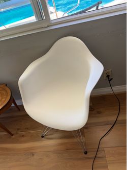 Like new chair set of 2