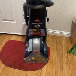 Bissell Power Streamer Cleaning Carpet