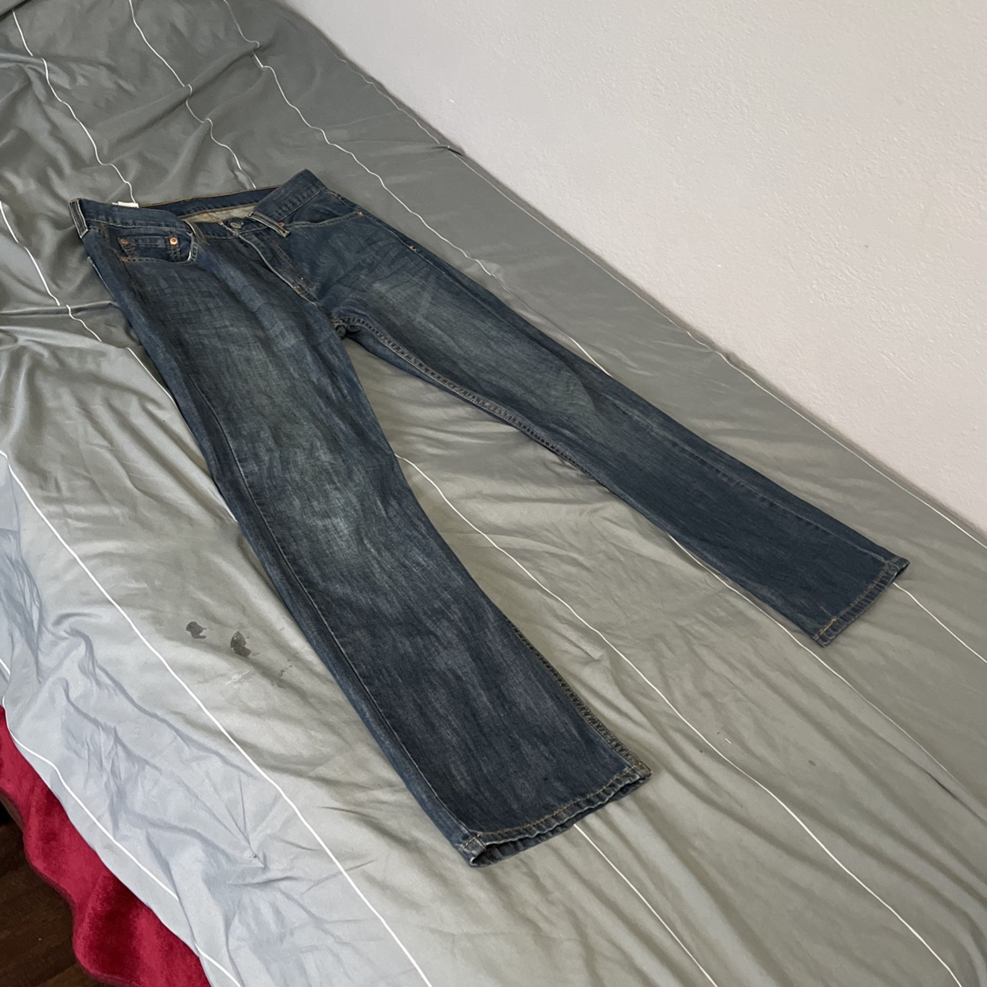 Men Jeans- Levis 501 Med/dark Wash. 30x30