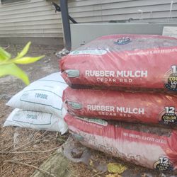 4 Bags RUBBER Mulch, 2 TOP SOIL BRAND NEW