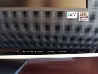 40" Sony BRAVIA LCD HDTV with remote (Works Great/Retro Gaming Ready)