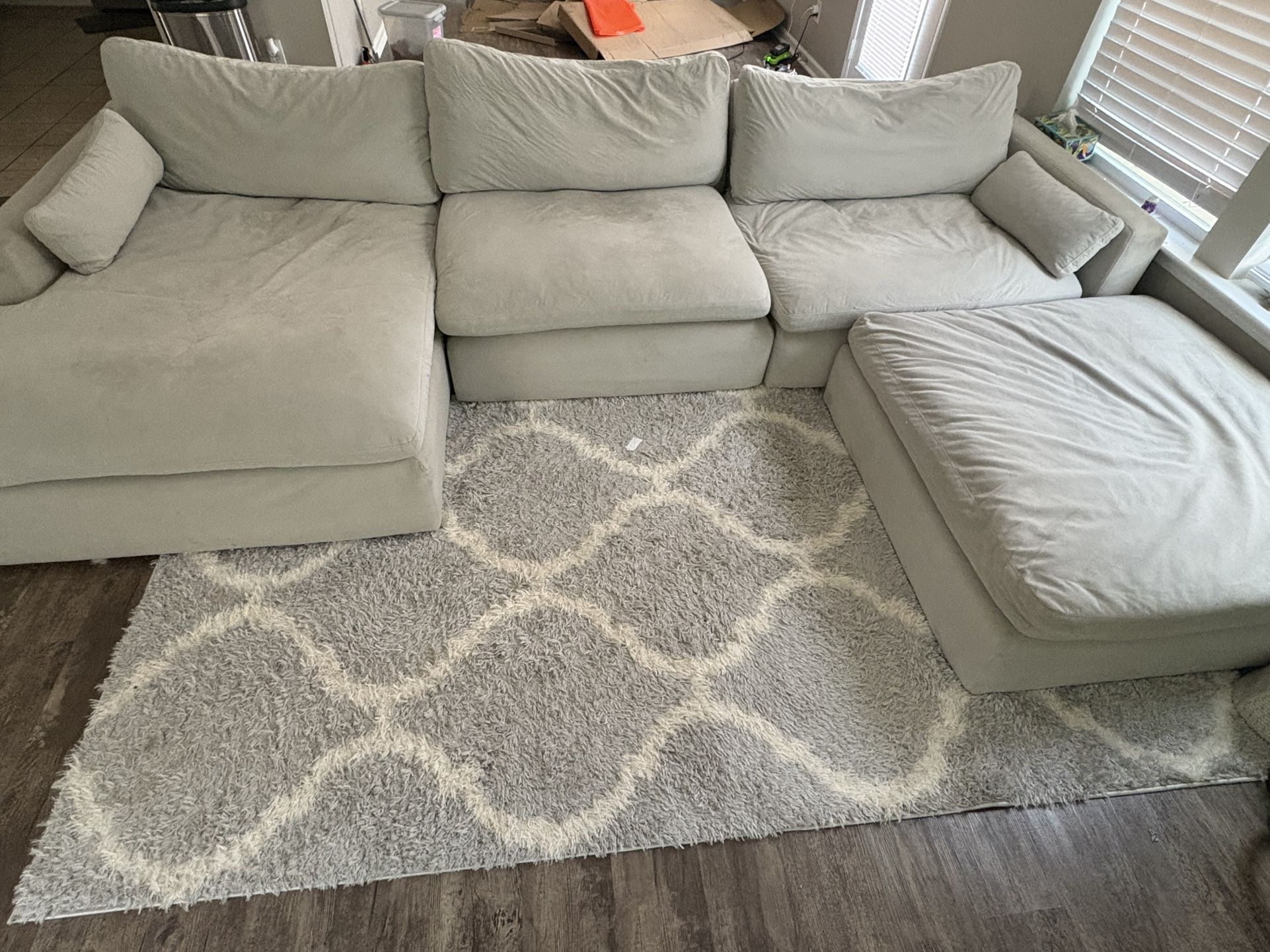 Sectional Couch W/ottomon