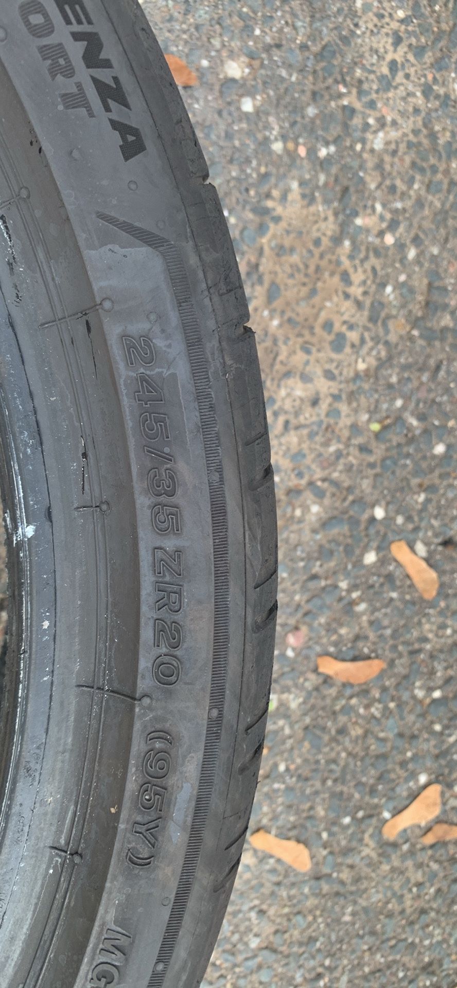 Tire 245 35 20