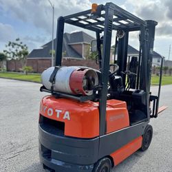 2009 TOYOTA FORKLIFT 