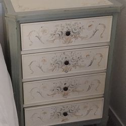 Pair of Shabby Chic Hand-Painted Floral Chests of Drawers – 4 Drawers Each 
